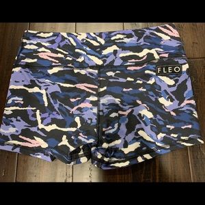 Fleo Blue Camo Power high rise Shorts XL